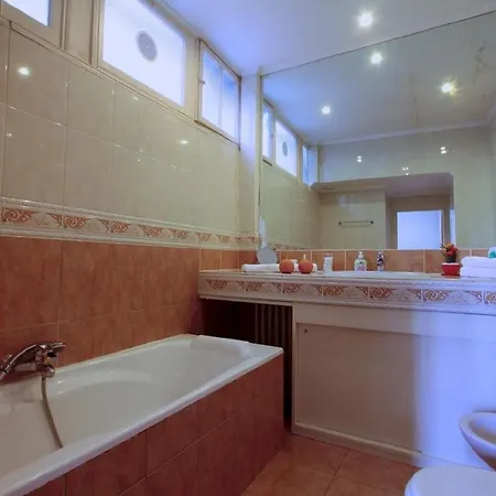 Heart Of The Center Superb Flat 50 Meters From The Sea