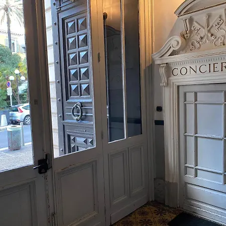 Heart Of The Center Superb Flat 50 Meters From The Sea * Nice